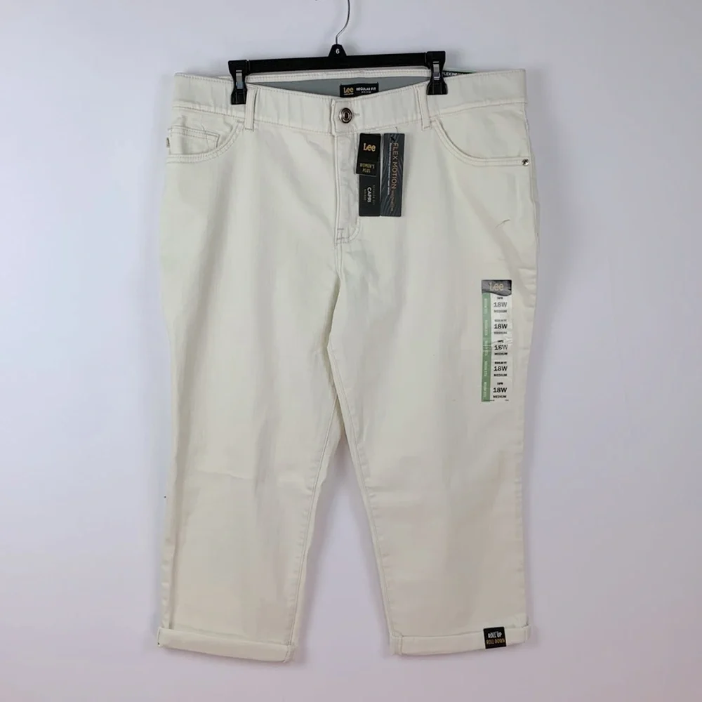 LEE Women's Plus Size Flex Motion Regular Fit 5 Pocket Capri Jean - Picture 5 of 9